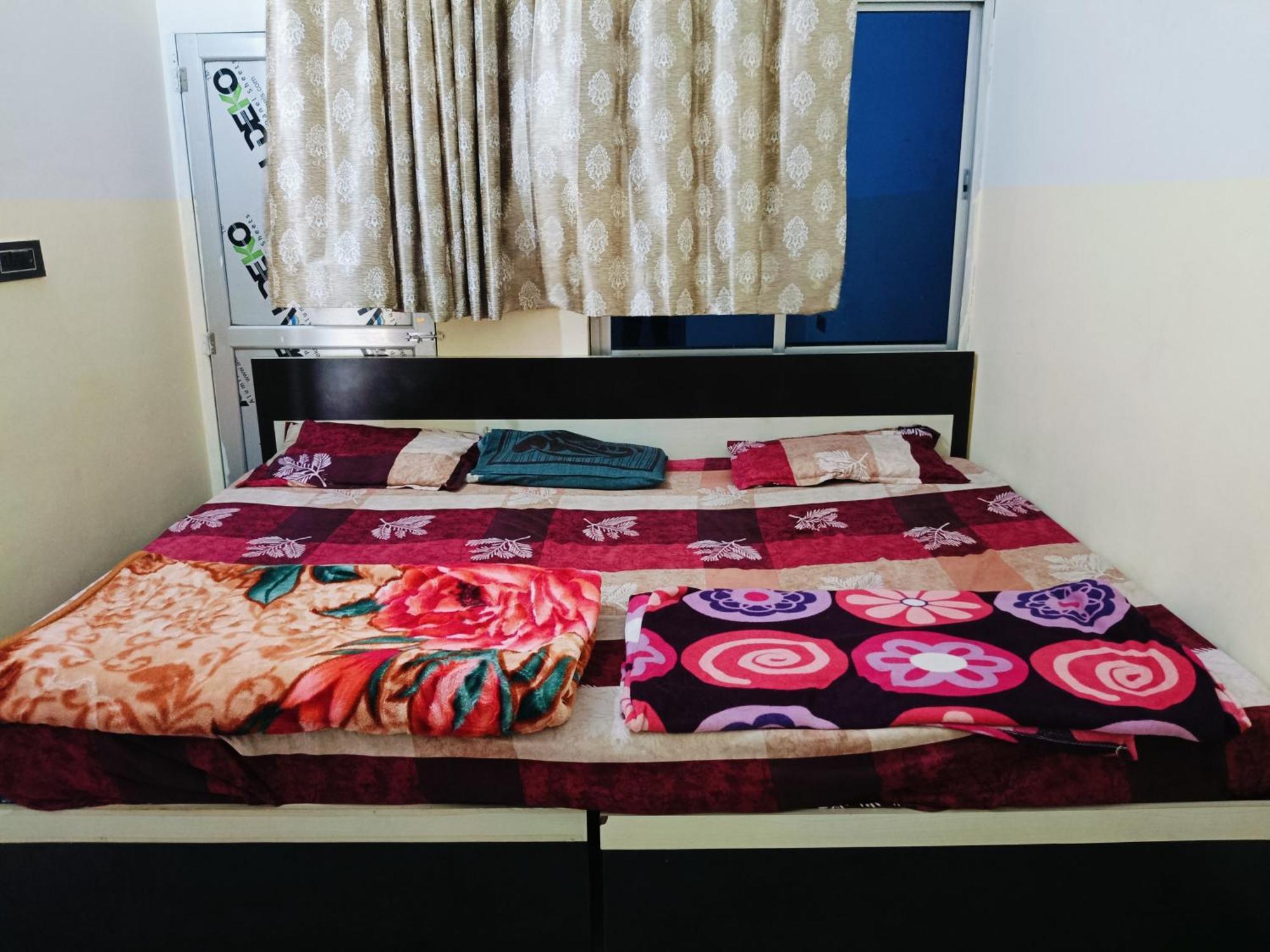 Jai Hanuman Guest House Palsana  Eksteriør bilde